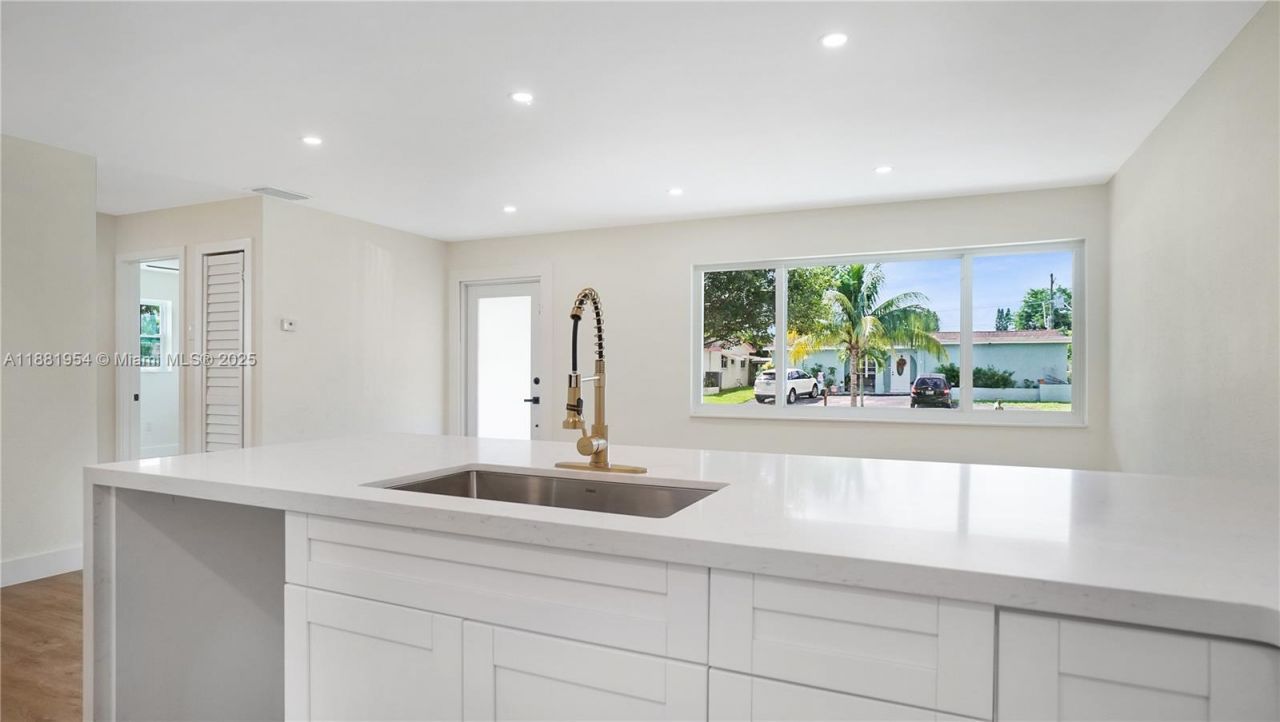 9161 NW 26th St, Sunrise, FL 33322 Photo