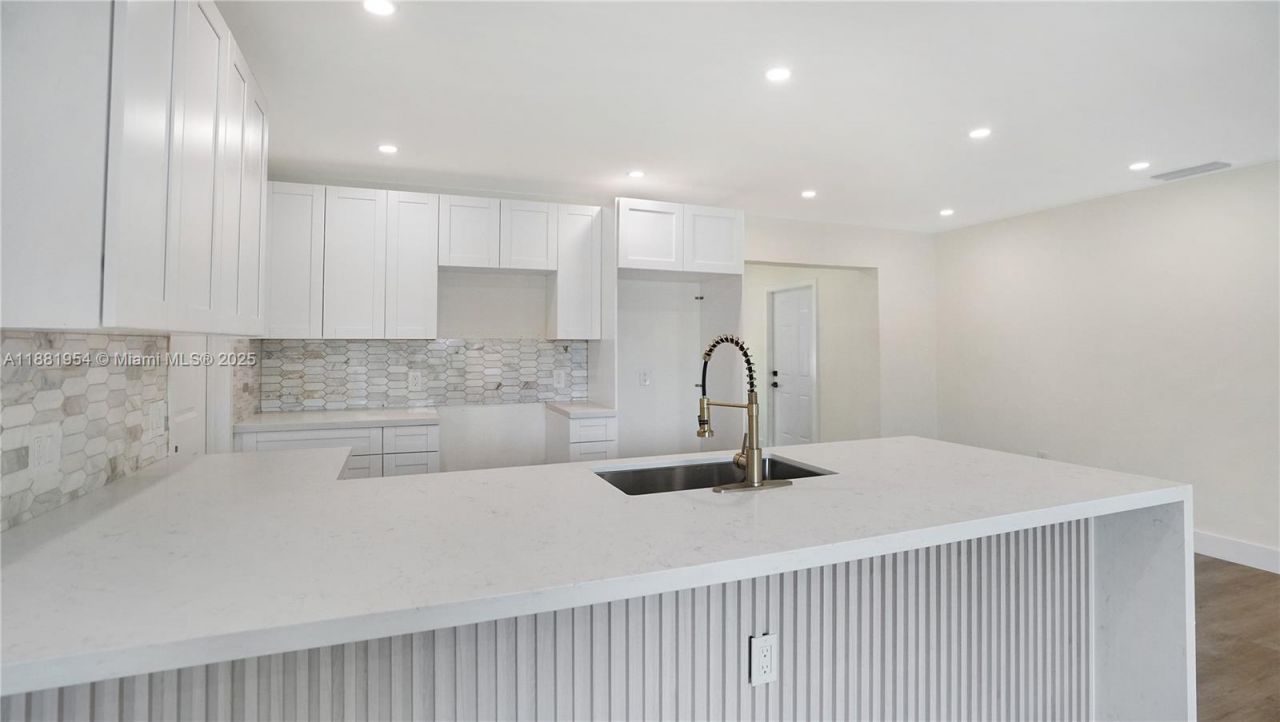 9161 NW 26th St, Sunrise, FL 33322 Photo