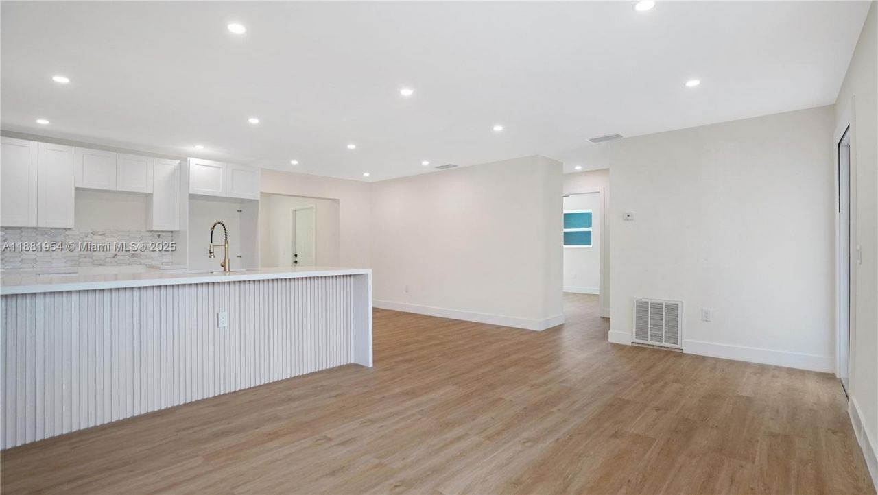 9161 NW 26th St, Sunrise, FL 33322 Photo