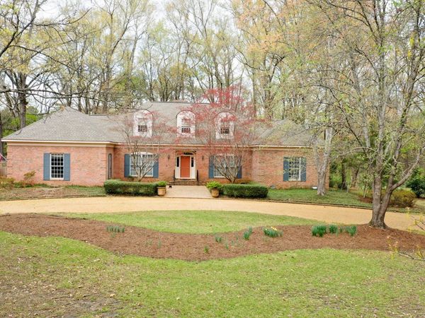 104 Tanglewood Dr, Starkville, MS 39759