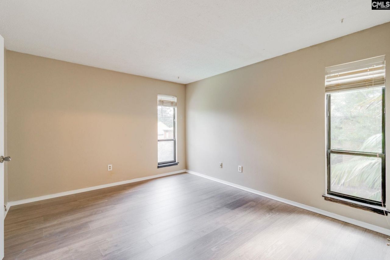 207 Weddell Street Photo 16