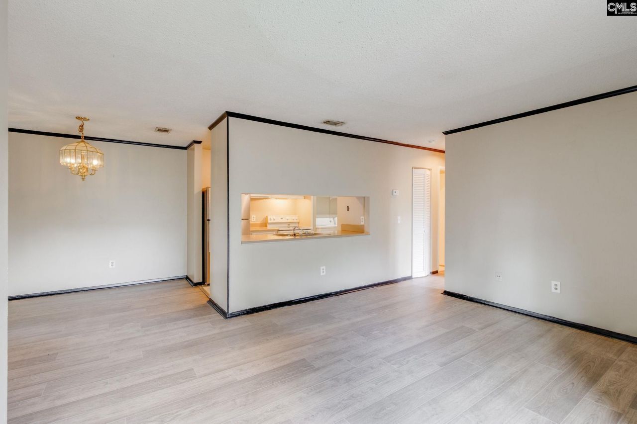 207 Weddell Street Photo 8