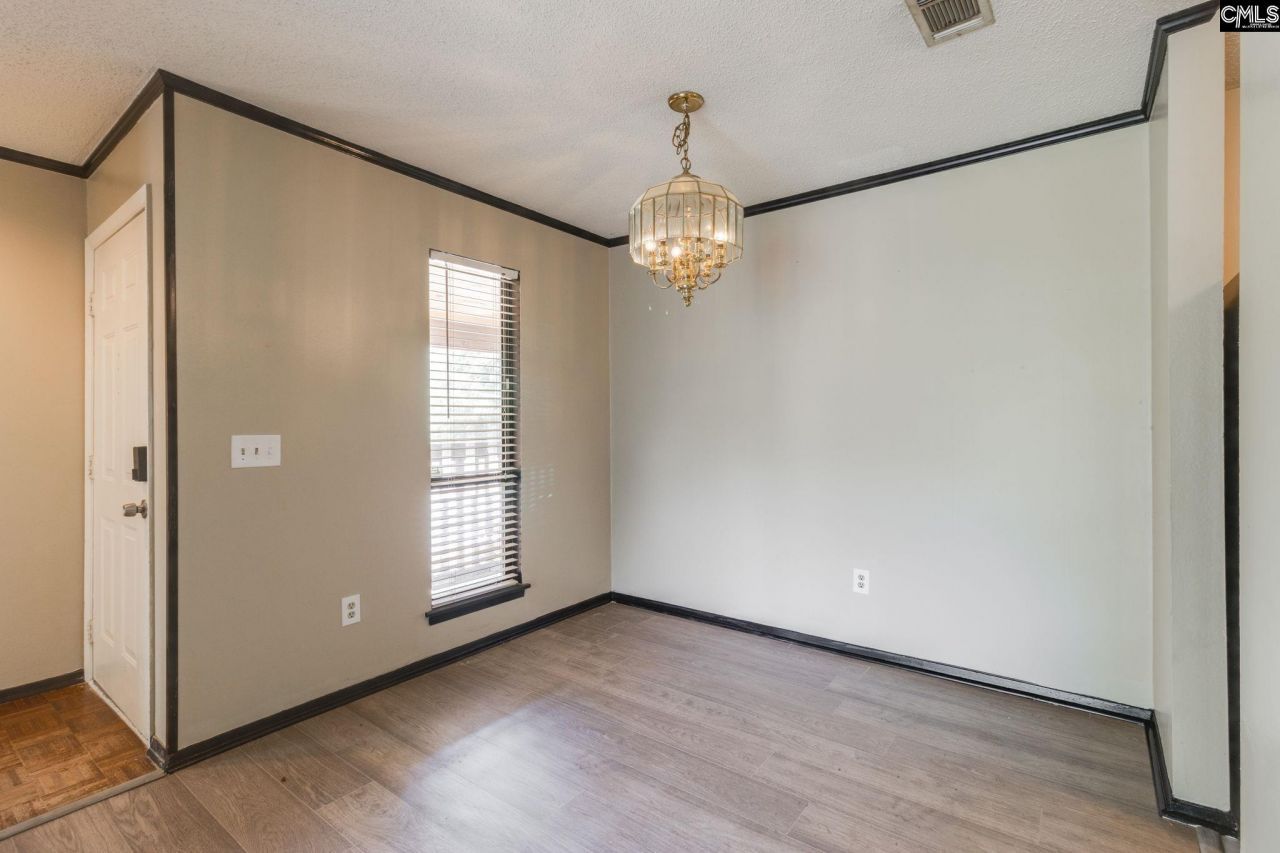 207 Weddell Street Photo 9