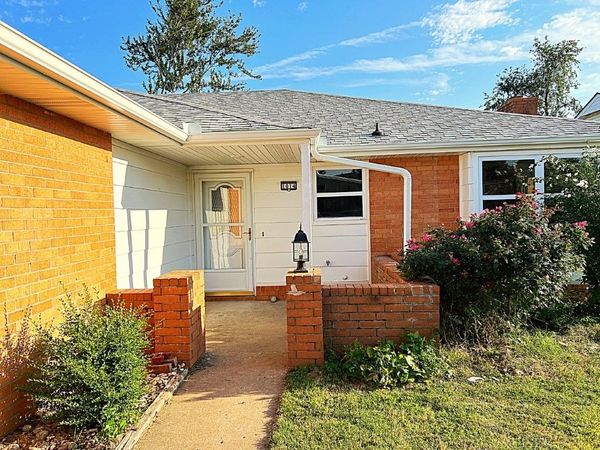 1014 W Linden Street, Rogers, AR 72756