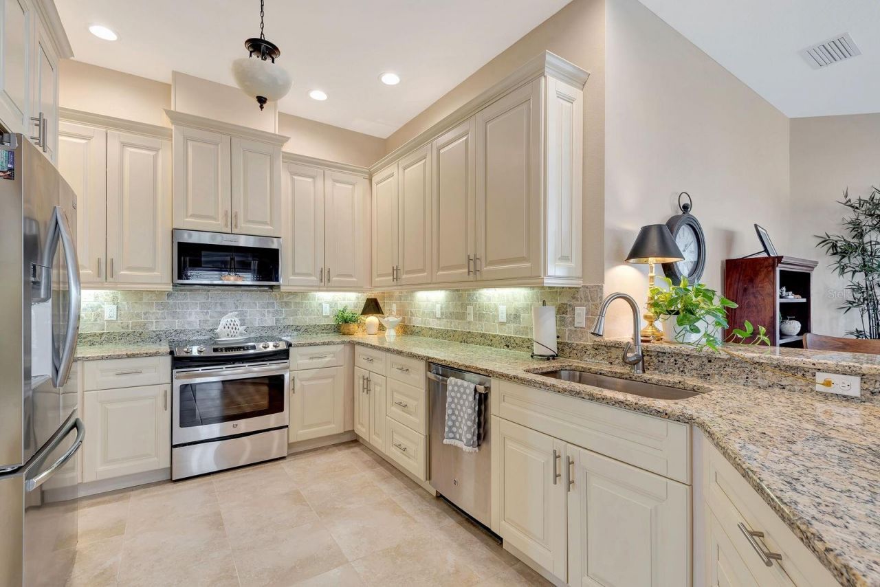 3430 77th Street W, Unit 303, Bradenton, FL 34209 Photo