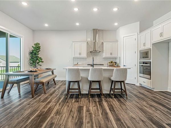 20689 Skyview Lane, Spring Hill, KS 66083