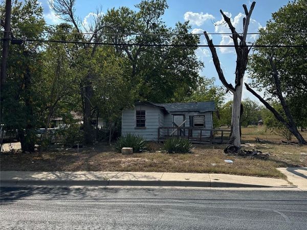 2208 Pecan ST, Bastrop, TX 78602