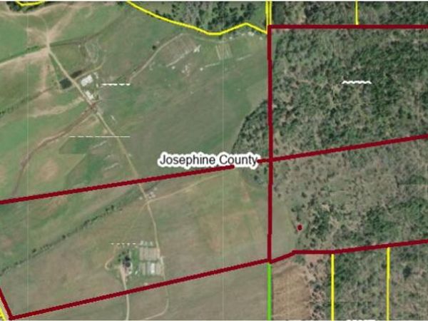 1701 White Schoolhouse Road, Cave Junction, OR 97523