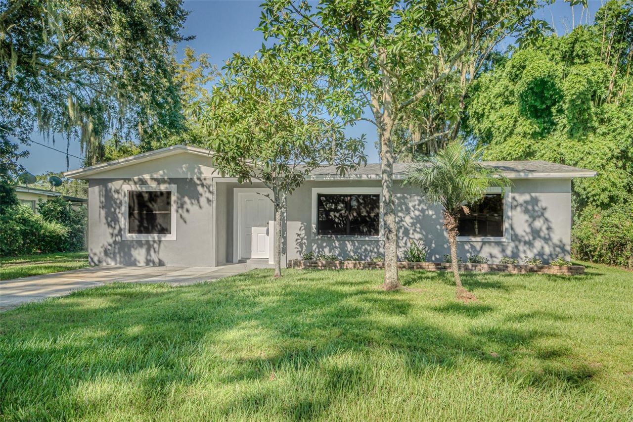 1003 N Bracewell Drive, Plant City, FL 33563 Main Photo