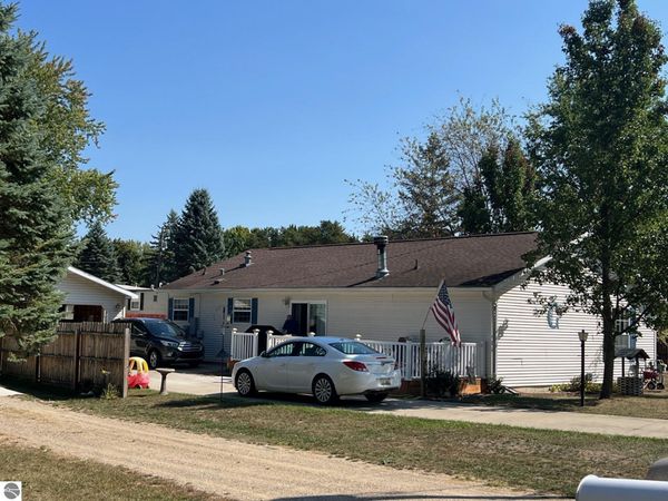 10429 Garfield Avenue, Lake, MI 48632