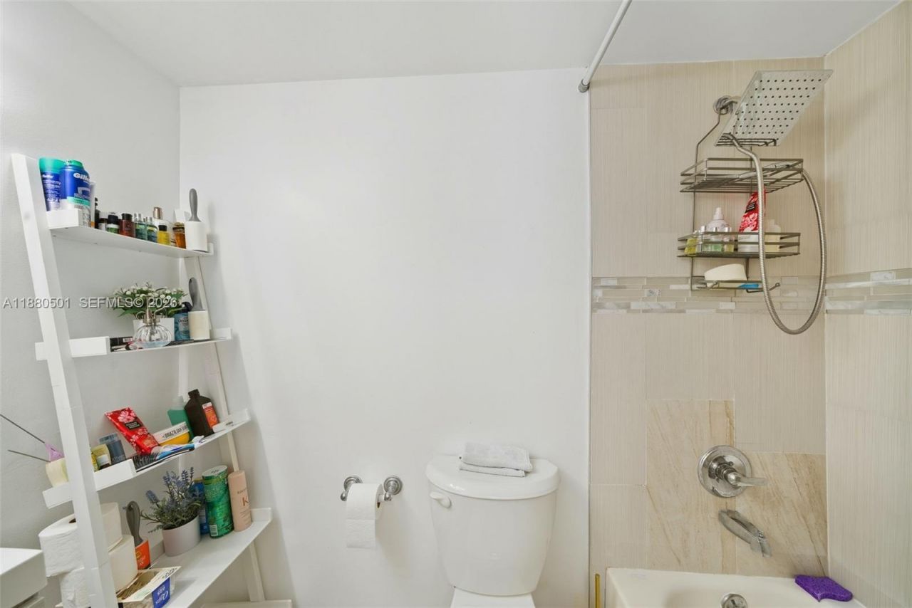 1805 Sans Souci Blvd, Unit 334, North Miami, FL 33181 Photo