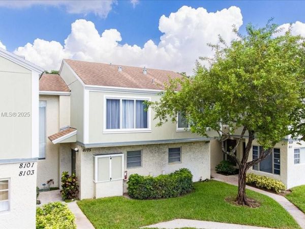 8105 Lagos De Campo Blvd, Unit J-2, Tamarac, FL 33321