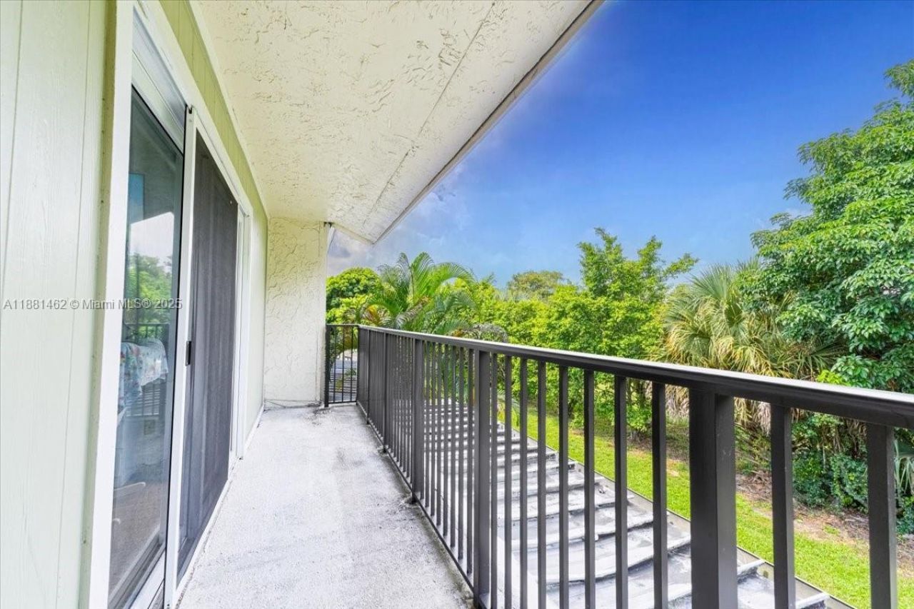 8105 Lagos De Campo Blvd, Unit J-2, Tamarac, FL 33321 Photo