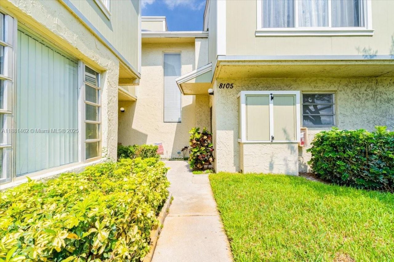 8105 Lagos De Campo Blvd, Unit J-2, Tamarac, FL 33321 Photo