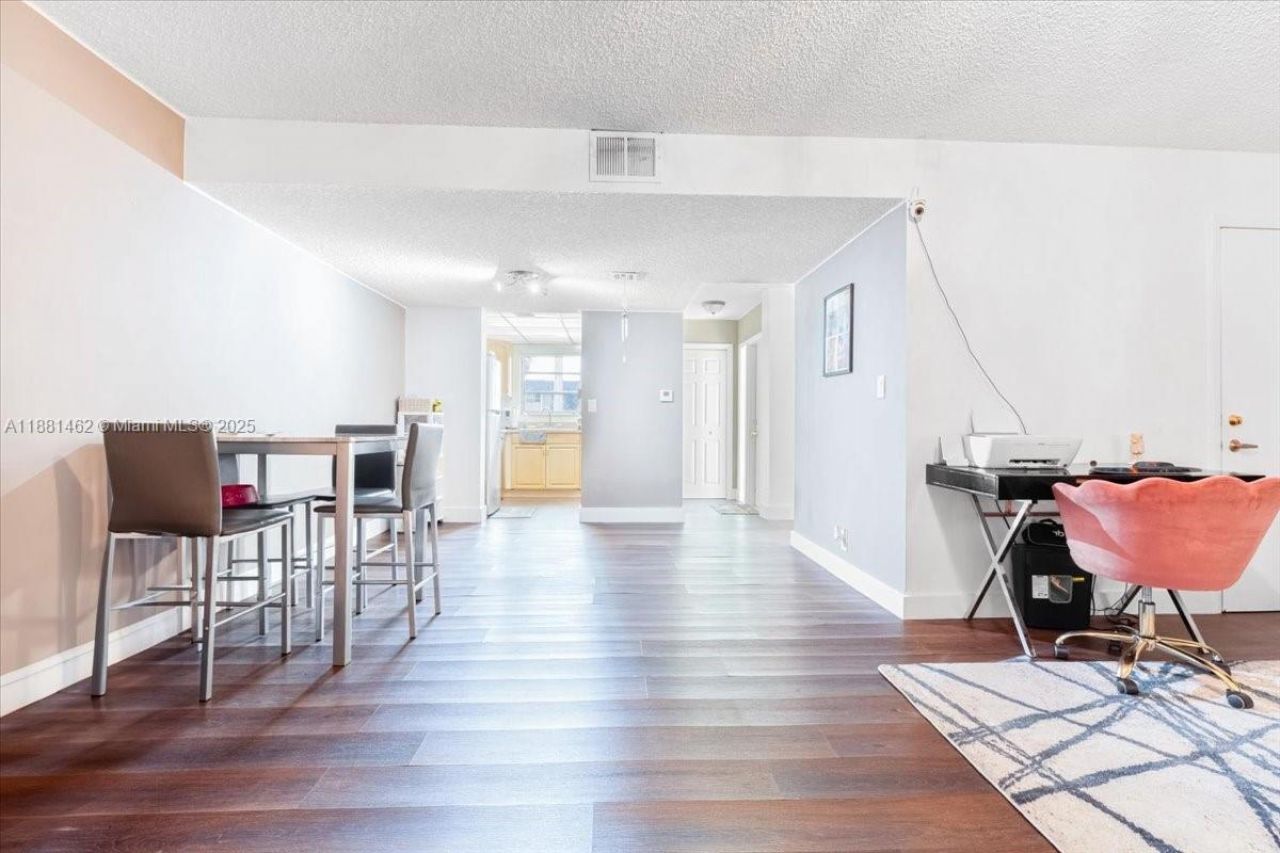 8105 Lagos De Campo Blvd, Unit J-2, Tamarac, FL 33321 Photo