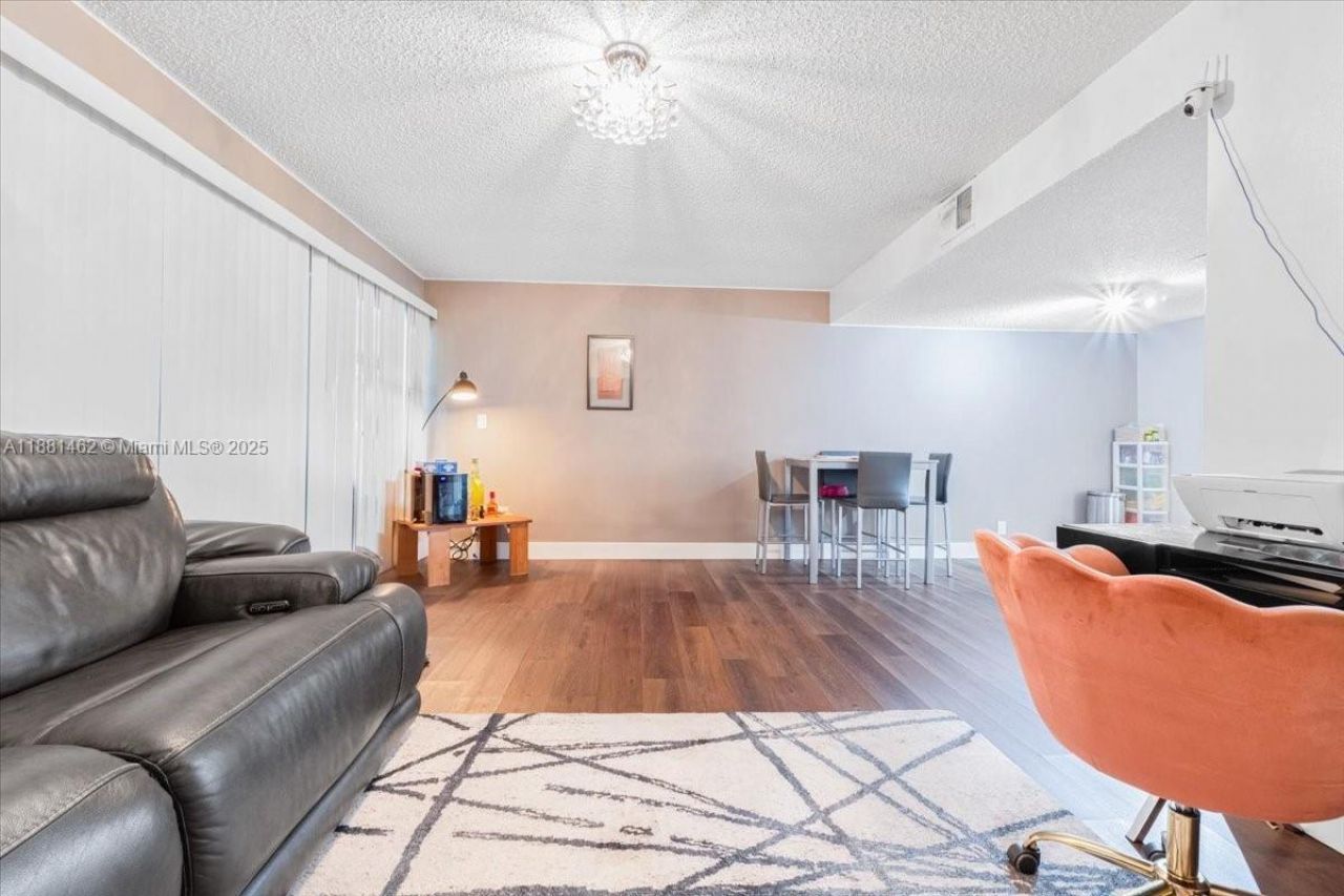 8105 Lagos De Campo Blvd, Unit J-2, Tamarac, FL 33321 Photo