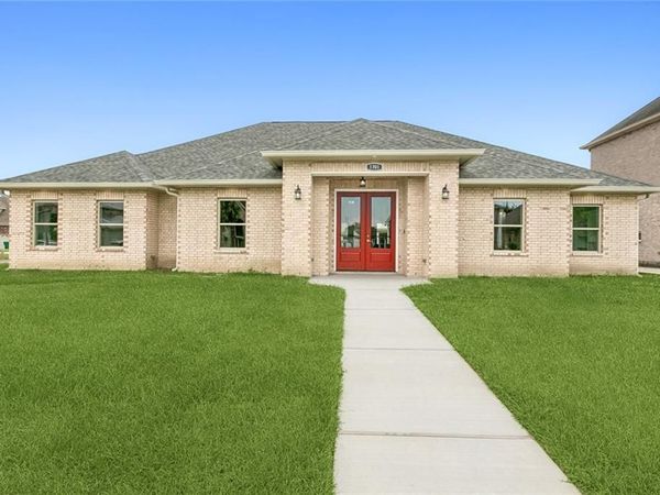 1701 HEATHERWOOD Drive, Harvey, LA 70058