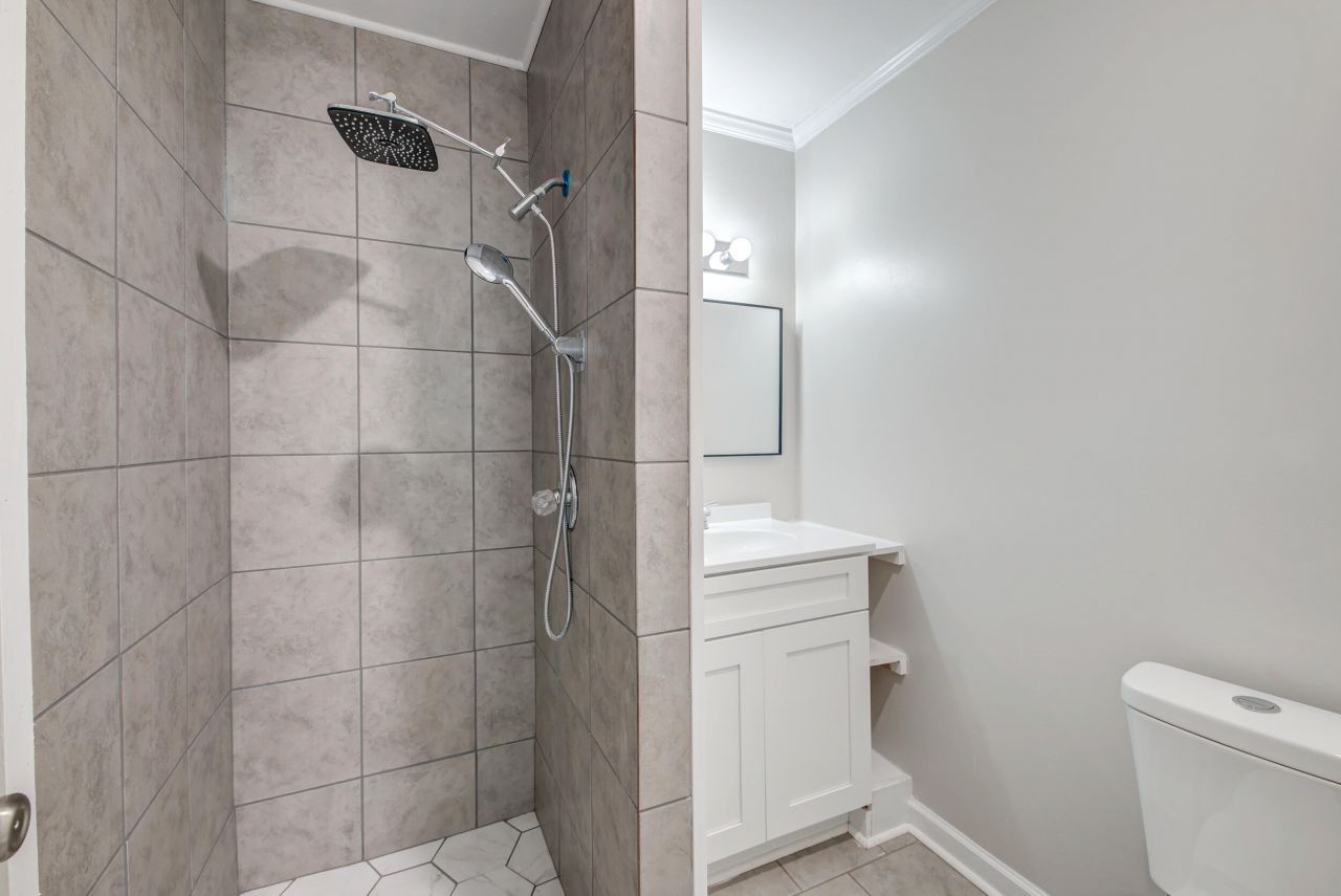 306 Peachtree Road Photo 24