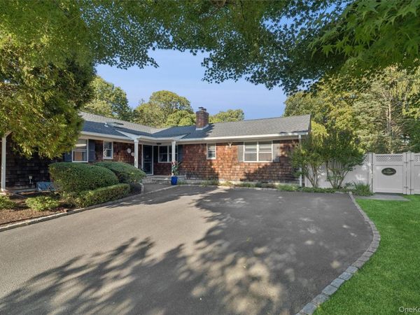 9 Monte Lane, Center Moriches, NY 11934