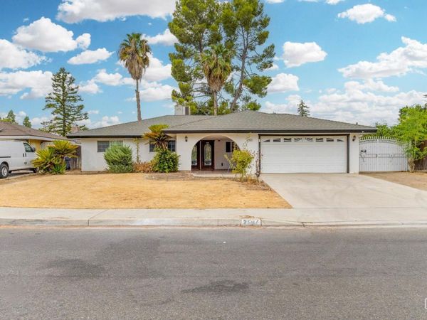 2504 Sutton Place, Bakersfield, CA 93309