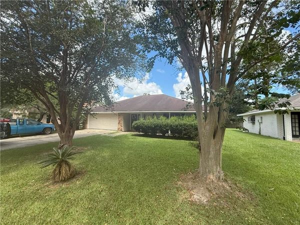 208 LAKE VILLAGE Boulevard, Slidell, LA 70461