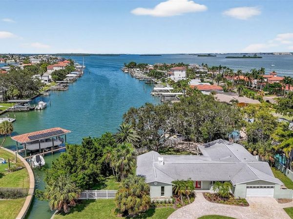 514 WINDWARD PASSAGE, CLEARWATER BEACH, FL 33767