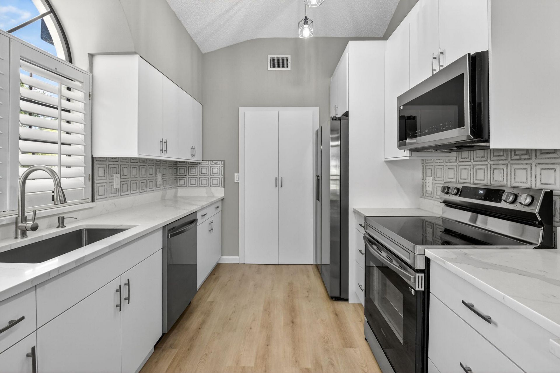 8041 Aberdeen Drive, Unit 202, Boynton Beach, FL 33472 Photo