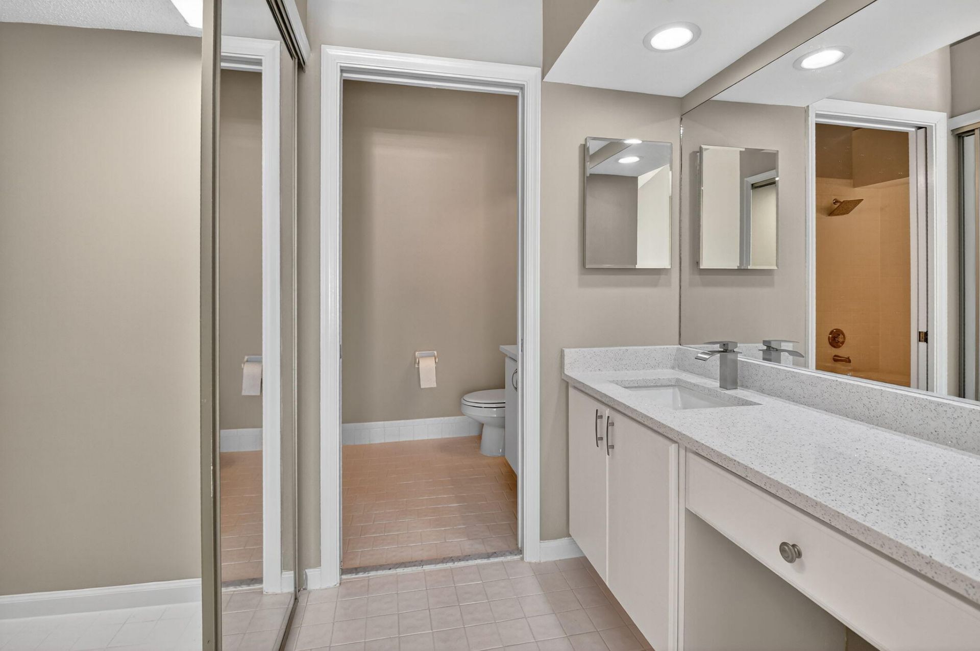 8041 Aberdeen Drive, Unit 202, Boynton Beach, FL 33472 Photo