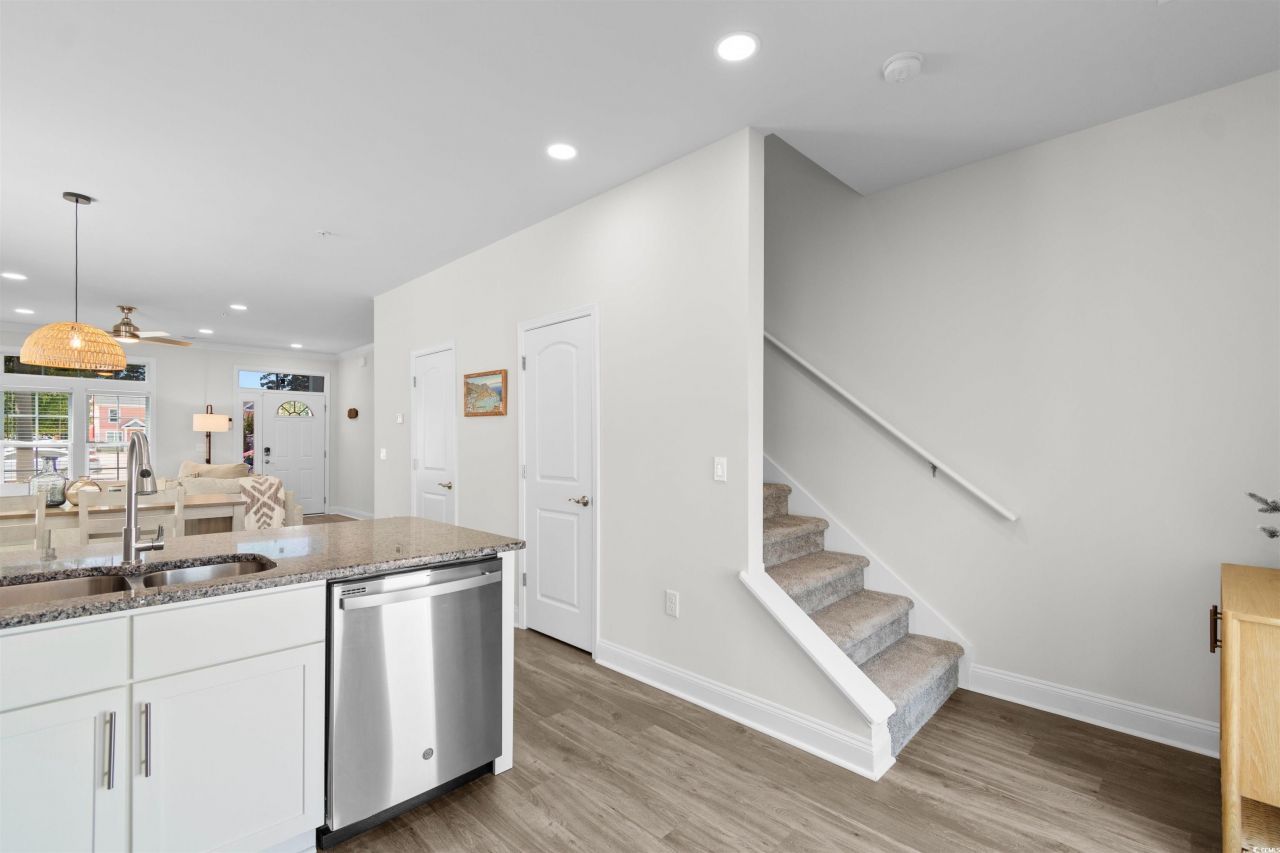 804 Moen Pl. Photo 15