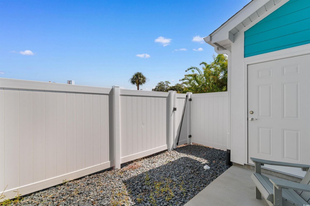 804 Moen Pl. Photo 26