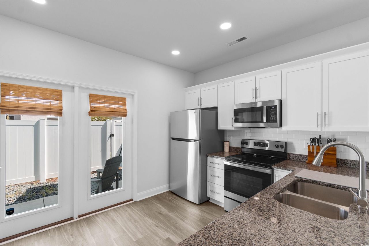 804 Moen Pl. Photo 9