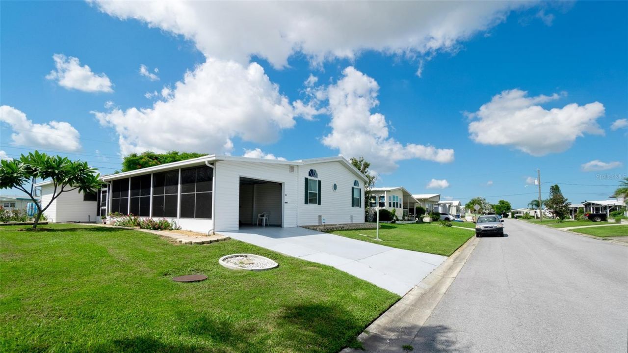 304 50th Avenue Terrace W, Bradenton, FL 34207 Photo