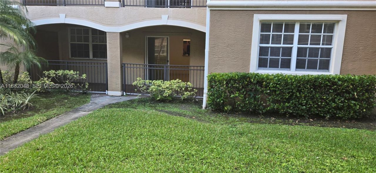 215 SW 117th Ter, Unit 14104, Pembroke Pines, FL 33025 Photo