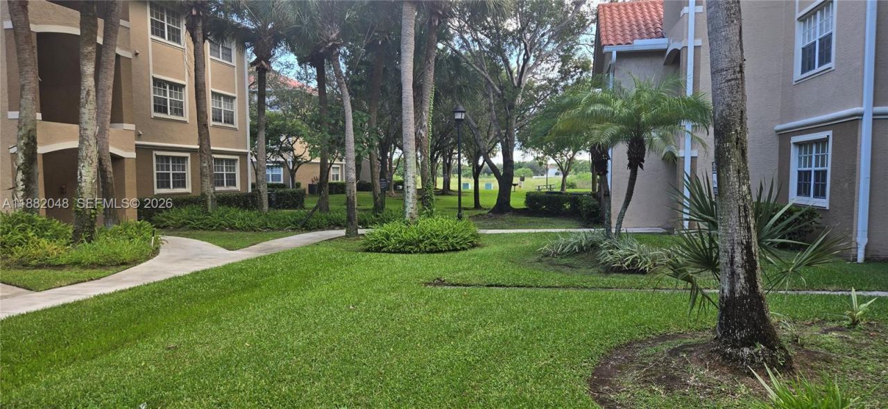 215 SW 117th Ter, Unit 14104, Pembroke Pines, FL 33025 Photo