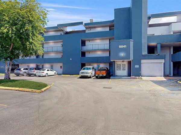 8841 W Flagler St, Unit 103, Miami, FL 33174