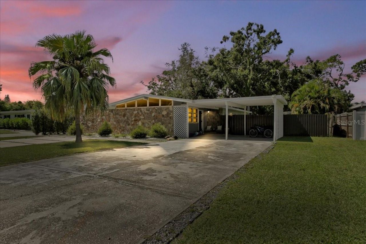 7502 Lakeside Boulevard, Tampa, FL 33614 Main Photo