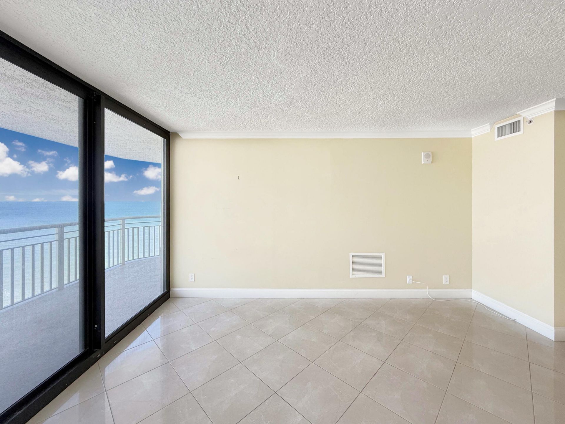 3000 N Ocean Drive, Unit 32-B, Singer Island, FL 33404 Photo