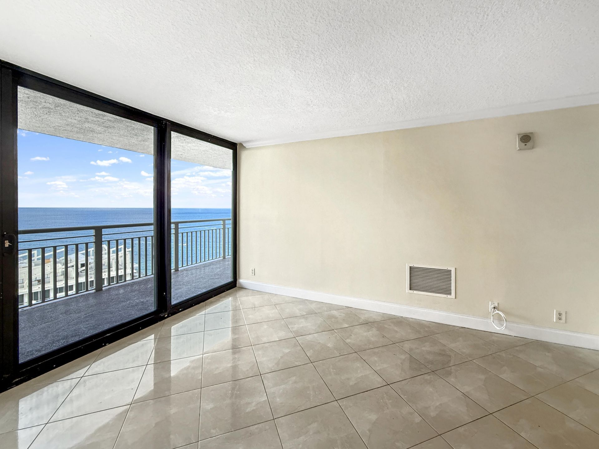 3000 N Ocean Drive, Unit 32-B, Singer Island, FL 33404 Photo