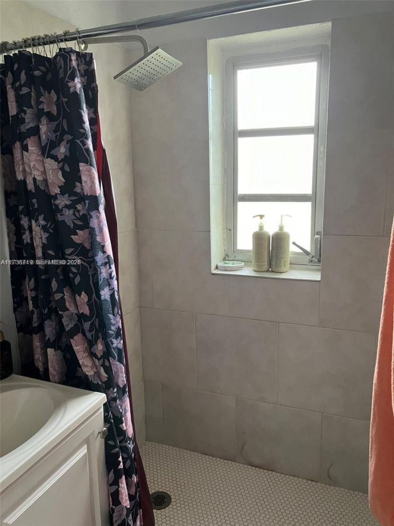 383 E 4th Ave, Unit 8, Hialeah, FL 33010 Photo