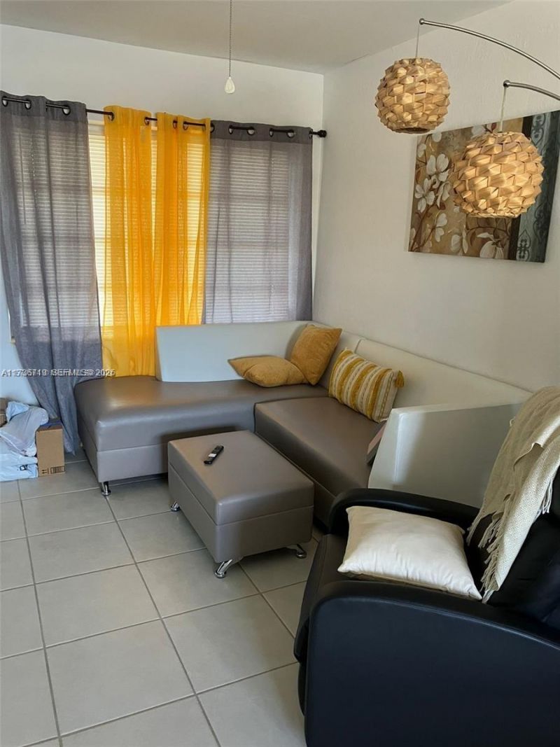 383 E 4th Ave, Unit 8, Hialeah, FL 33010 Photo