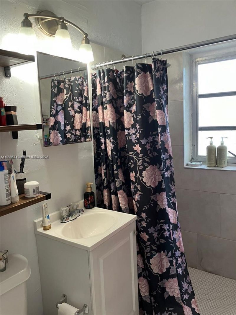 383 E 4th Ave, Unit 8, Hialeah, FL 33010 Photo