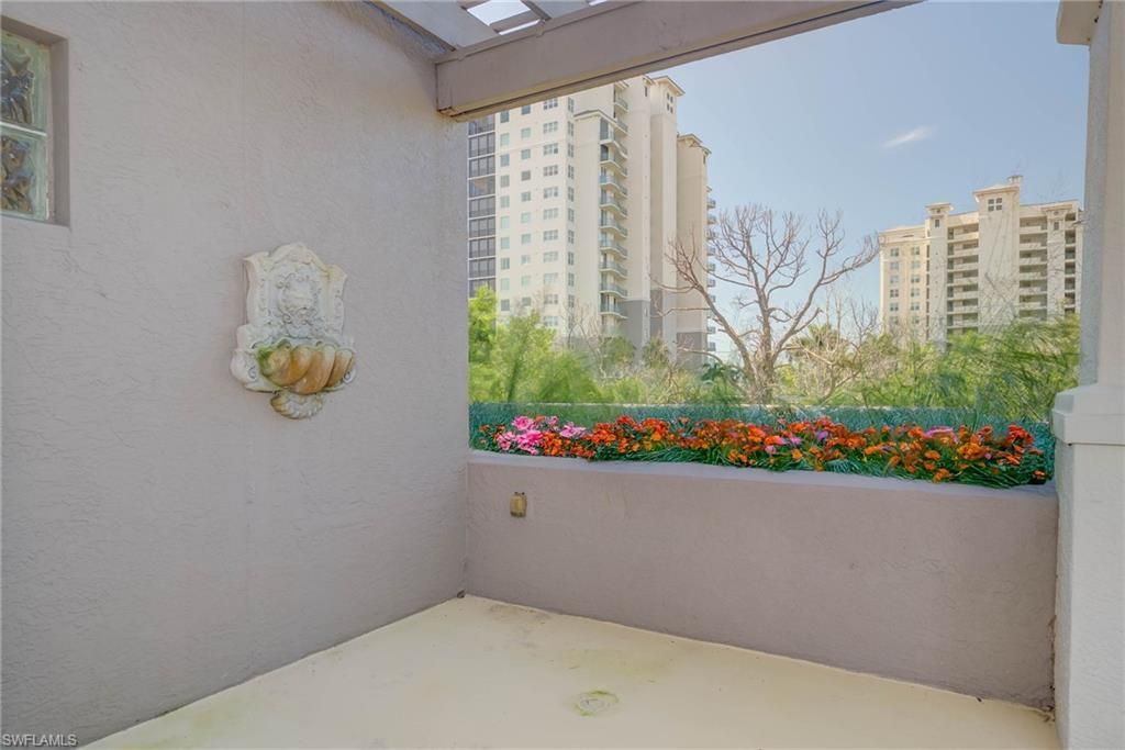 445 Cove Towers Dr, Unit 304, Naples, FL 34110 Photo