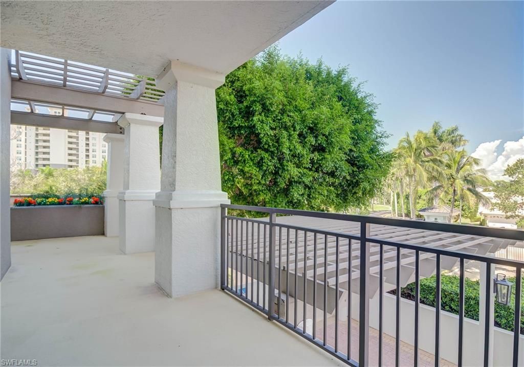 445 Cove Towers Dr, Unit 304, Naples, FL 34110 Photo