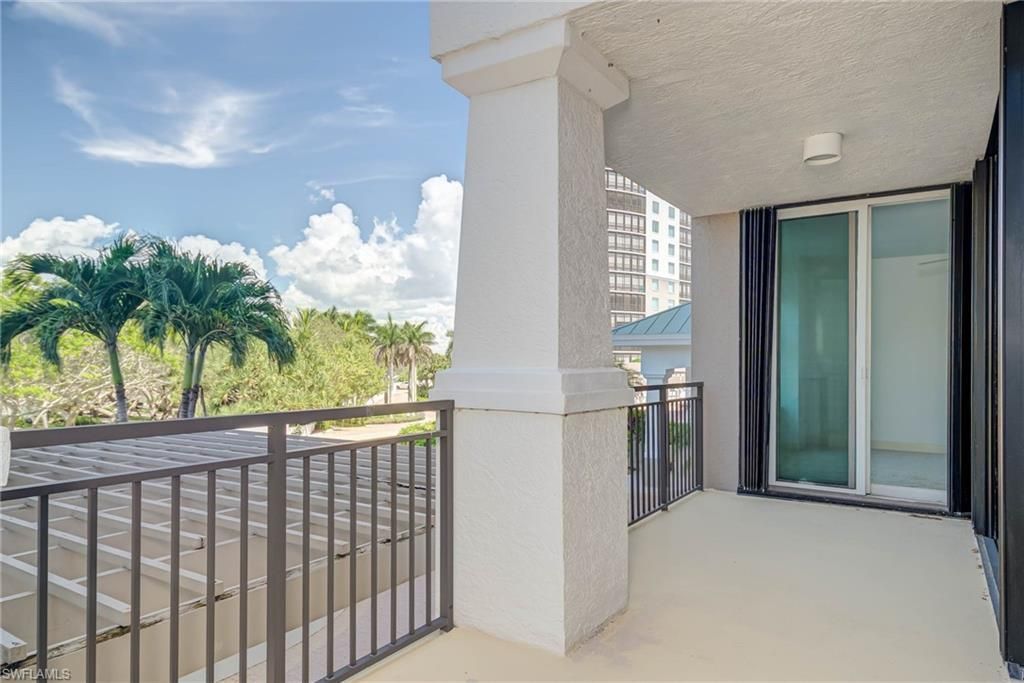 445 Cove Towers Dr, Unit 304, Naples, FL 34110 Photo