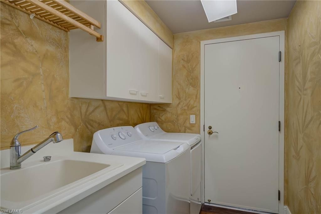 445 Cove Towers Dr, Unit 304, Naples, FL 34110 Photo