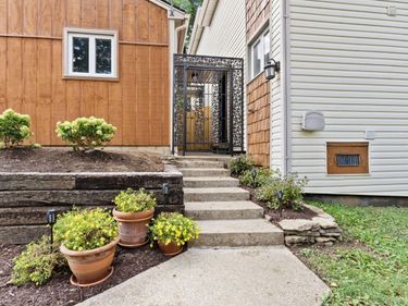 1077 Armstrong Mill Road, Lexington, KY 40517