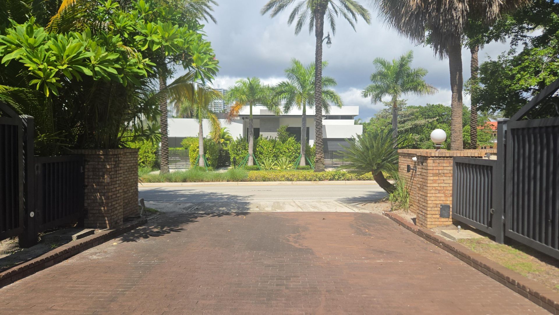 625 Ocean Boulevard, Golden Beach, FL 33160 Photo