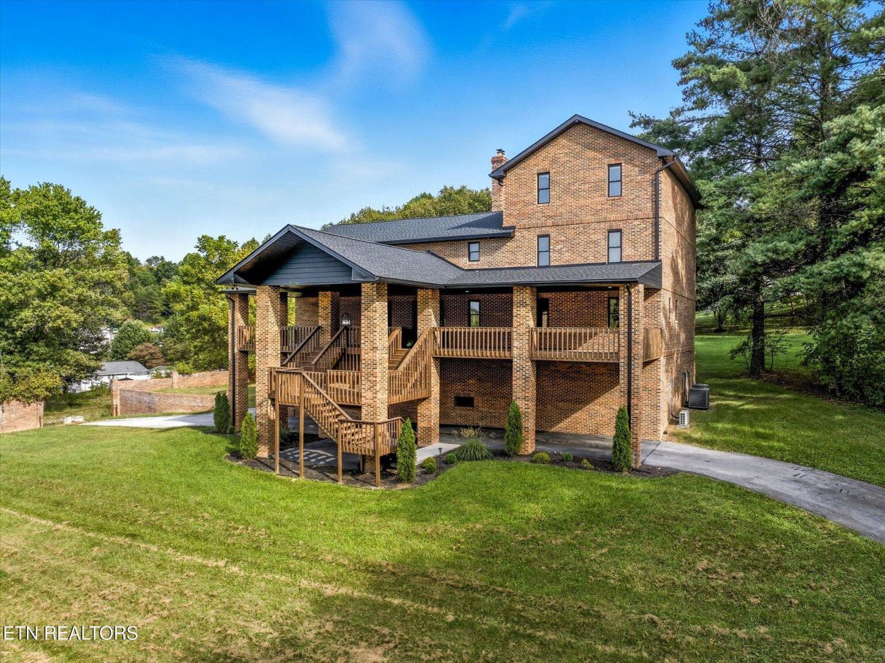 5344 Fort Henry Drive, Kingsport, TN 37663 Main Photo