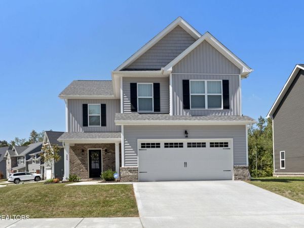 200 Queenberry St, Oak Ridge, TN 37830