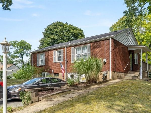 694 Oak St, Crescent, PA 15046